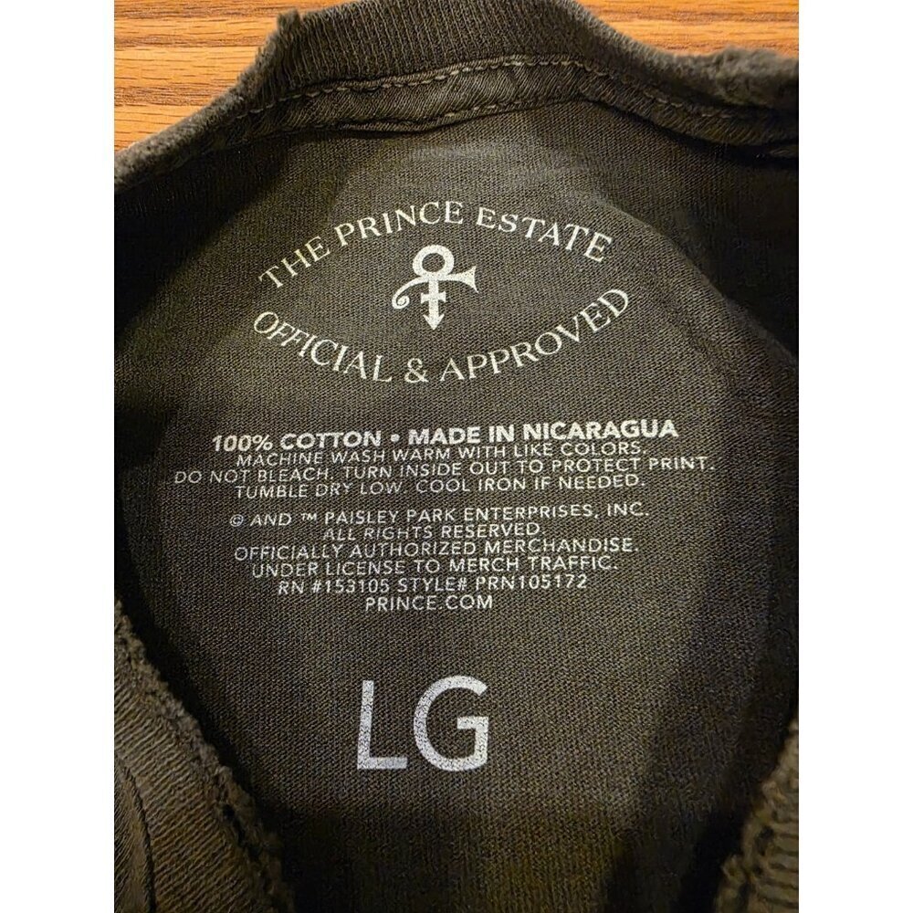 Purple Rain T-shirt Mens Size L Black Offically Licensed Prince Estate NWT - Picture 3 of 10